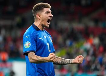 نابولي يغلق الباب في وجه مانشستر يونايتد ويقترب من تجديد عقد دي لورينزو