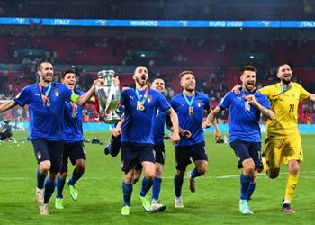 دوناروما عن مستقبله الآن أستمتع بلقب اليورو ولاحق ا سأتحدث عن كل شيء