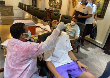 صور الفوج الأول من بعثة مصر في الأولمبياد يجري مسحات كورونا