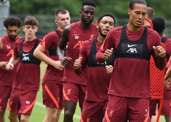 لأول مرة م نذ إصابتهما فان دايك وجوميز يشاركان في تدريبات ليفربول الجماعية بالموسم التحضيري