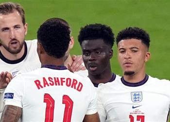 رئيس وزراء بريطانيا يستعد لاجتماع مع فيس بوك و تويتر بعد العنصرية ضد ثلاثي إنجلترا