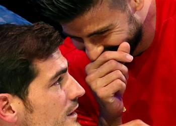 كاسياس يصف بيكيه بالأحمق ومدافع برشلونة يرد هكذا قال عنك بيريز