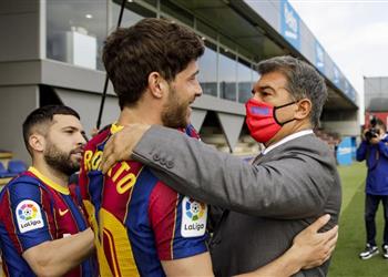 موندو برشلونة يقترب من تمديد عقد روبيرتو حتى 2024