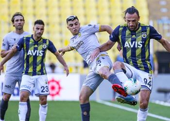 جالطة سراي يرد عبر بطولات على أنباء اهتمامه بضم كريم حافظ