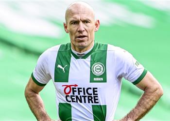 رسمي ا من جديد آريين روبن ي علن اعتزاله النهائي لكرة القدم