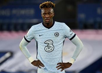 آرسنال يرغب في ضم أبرهام وتشيلسي يحدد ثمنه