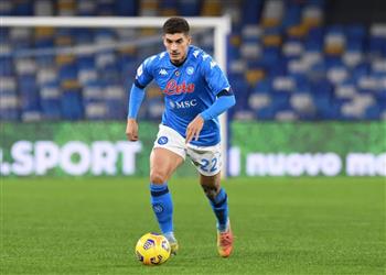 نابولي يغلق الباب في وجه برشلونة ومانشستر يونايتد وي علن تجديد عقد دي لورينزو