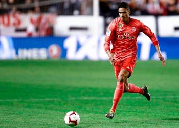 مانشستر يونايتد يستعد لتقديم عرض رسمي إلى ريال مدريد لضم فاران و3 أسباب تدفع الفرنسي للرحيل