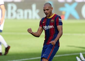 سبورت صراع إنجليزي للتعاقد مع برايثوايت من برشلونة