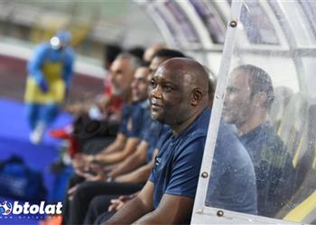 موسيماني يحاضر لاعبي الأهلي قبل مواجهة كايزر تشيفز