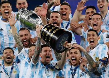 فيديو الجماهير تحاصر ميسي في أمريكا وحارسه الشخصي يتدخل