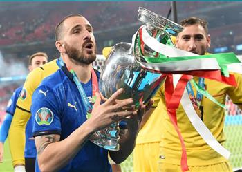 صورة بونوتشي يواصل استفزازه لجماهير إنجلترا بعد التتويج بـ يورو