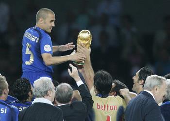 كانافارو يرفض منح الكرة الذهبية لـ كيلليني ودوناروما سأعطيها لـ ميسي