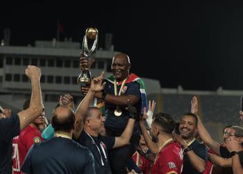 جماهير جنوب إفريقيا بعد تتويج الأهلي بـ العاشرة ما يفعله موسيماني جنون مطلق أفضل من جوارديولا وزيدان وأحبط القارة