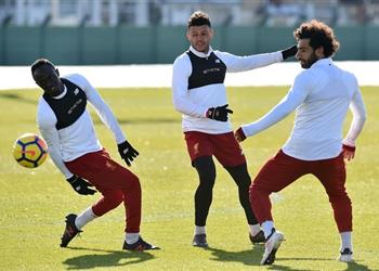 تشامبرلين يحذر فيرمينو قبل الموسم الجديد ويصر ح يسهل الأمور على محمد صلاح وماني