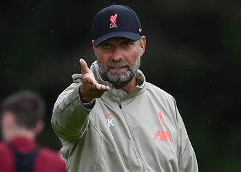 كلوب أحببت ما قام به محمد صلاح مع هارفي إليوت في معسكر ليفربول