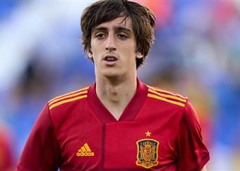 توتنهام يقترب من ضم لاعب إشبيلية في صفقة تبادلية