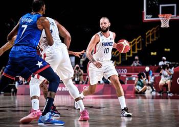 فرنسا تفوز على أمريكا في كرة السلة وتذيقها مرارة الهزيمة الأولى منذ 17 عام ا في أولمبياد طوكيو