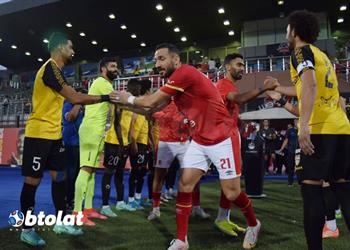 فيديو الإنتاج الحربي ينفذ ممر ا شرفي ا للاعبي الأهلي قبل مباراتهما في الدوري