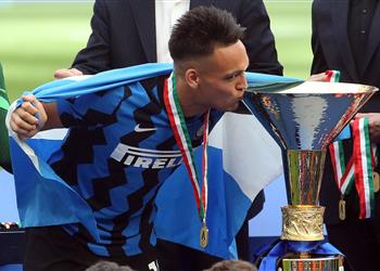 لاوتارو مارتينيز استعنت بطبيب نفسي بسبب البطاقات الصفراء