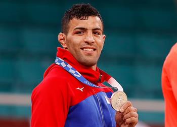 على نقيض الجزائري نورين الإيراني ملايي يهدي فضية الجودو بـ أولمبياد طوكيو للكيان الصهيوني