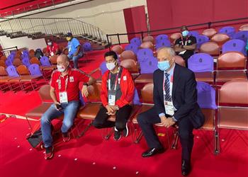 أشرف صبحي يحضر مباراة عبد الرحمن عرابي في الملاكمة بالأولمبياد