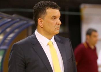 رسمي ا اليوناني فانجيليس أنجيلو مدير ا فني ا لسلة الزمالك