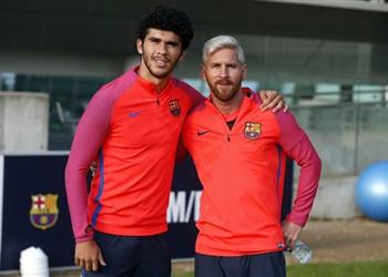 ألينا ألعب بمركز ميسي وأحمل رقمه ولكن