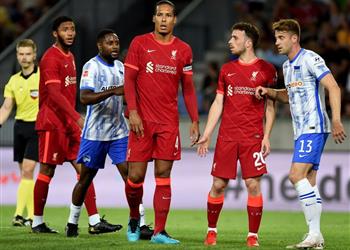 صور فان دايك وجوميز يشاركان للمرة الأولى مع ليفربول بعد غياب 9 أشهر