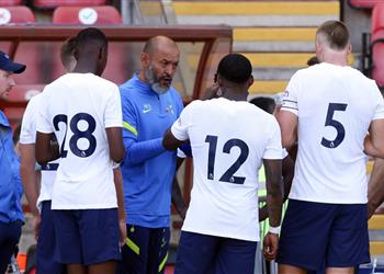 توتنهام ي علن إعارة مهاجمه لـ ميلتون كينز