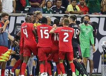 المكسيك تحقق فوز ا قاتل ا على كندا وتتأهل لنهائي الكأس الذهبية