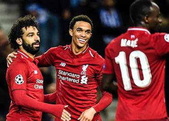 تقارير بعد تجديد عقده ليفربول يساوي أرنولد بـ محمد صلاح وفان دايك
