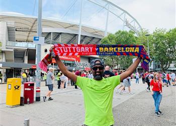 تأخير مباراة برشلونة وشتوتجارت لمدة ساعة