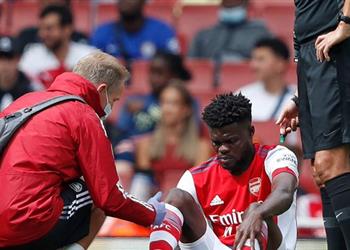 توماس بارتي يتعرض لإصابة ويغادر مباراة آرسنال وتشيلسي