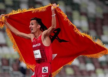 العداء المغربي سفيان بقالي يفوز بالميدالية الذهبية في أولمبياد طوكيو