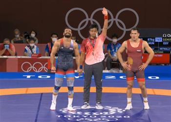 محمد متولي يخسر أمام المجري لورينكز في نصف نهائي المصارعة وزن كجم بأولمبياد طوكيو