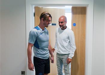 جوارديولا يتغنى بـ صفقة جريليش لديه أفضل سنوات حياته وجئنا به للقتال مع الأندية الكبرى