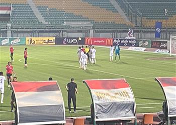 فيديو بعد العودة إلي الفار الحكم محمود ناجي يلغي ركلة جزاء لطلائع الجيش أمام بيراميدز