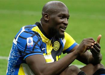 فيديو لوكاكو يصل لندن لتوقيع عقود انتقاله إلى تشيلسي