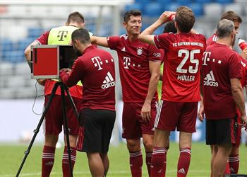 إصابة مدافع بايرن ميونخ قبل افتتاحية الدوري الألماني أمام مونشنجلادباخ