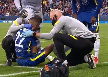 فيديو خروج زياش من مباراة تشيلسي وفياريال بسبب الإصابة