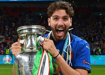 يوفنتوس يفشل في حسم صفقة لوكاتيلي ويرتب لاجتماع جديد مع ساسولو للتفاوض