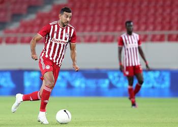 أولمبياكوس يضع كوكا ضمن 4 مرشحين للرحيل عن الفريق