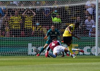 فيديو في غياب تريزيجيه واتفورد ي سقط أستون فيلا بثلاثية وليستر سيتي يتخطى ولفرهامبتون