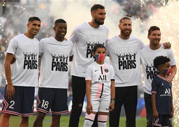 فيديو وصور ميسي وراموس يتحدثان لجماهير باريس سان جيرمان في تقديم الصفقات الجديدة