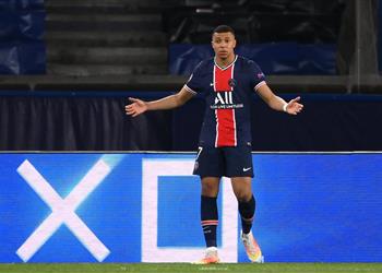 فيديو جماهير باريس سان جيرمان تطلق صافرات الاستهجان على مبابي