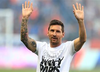 صور ميسي حاضر في مدرجات الكامب نو بمباراة برشلونة وريال سوسيداد