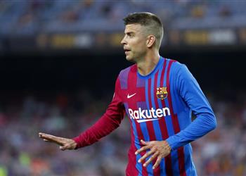 بيكيه أسلوب يوسف ديمير في المراوغة يشبه ميسي واقترحت الرقم 10 على أجويرو