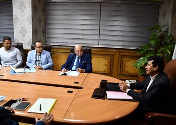 وزير الرياضة يجتمع مع اللجنة العلمية الاستشارية العليا لبحث مشروع البطل الأولمبي