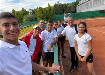 رئيس الاتحاد الافريقي للتنس القارة السمراء فخورة بمنتخب الفراعنة للناشئين